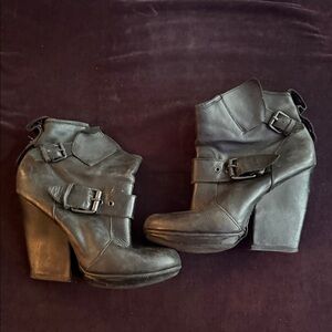 Elegant Black Heeled Boots for Women